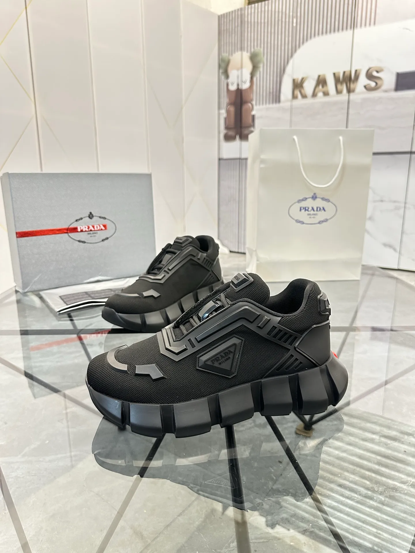 Men's shoes for sale 💰: 💰P580¥ High-end top quality Product trademark: Prada *"Prada*" low-top casual shoes Regular size: 38-45 (can be customized to 46) Product materials: imported breathable fly weave upper, professional glue-making process, breathable lining, cowhide foot pads, original ultra-light foam outsole. No.: 001